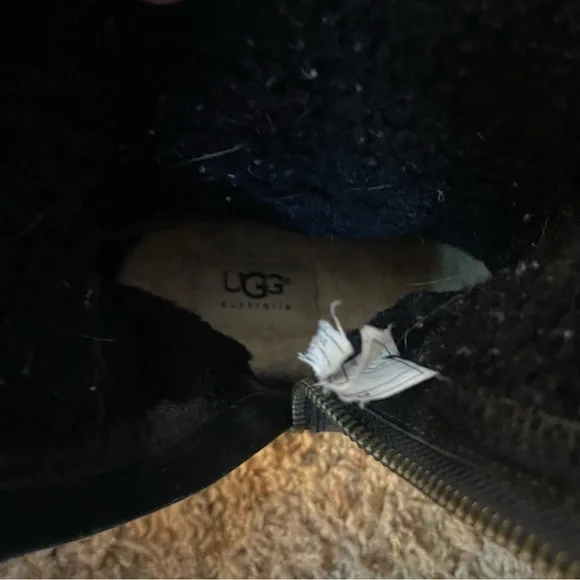 UGG Cozy Black Ankle Left Boot with Buckle- one boot only size 7.5 - Picture 6 of 7